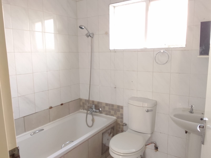 2 Bedroom Property for Sale in Aberdeen Eastern Cape